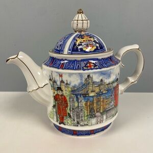 James Sadler Teapot THAMESIDE London Heritage Collection Tower Bridge Beefeaters